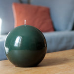 Pour une deco chic et design, notre grosse bougie ronde vert kaki. Collection Les Parfaites, bougies artisanales de luxe.